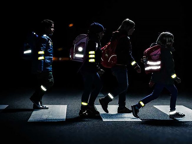 Световозвращатели спасают в темноте