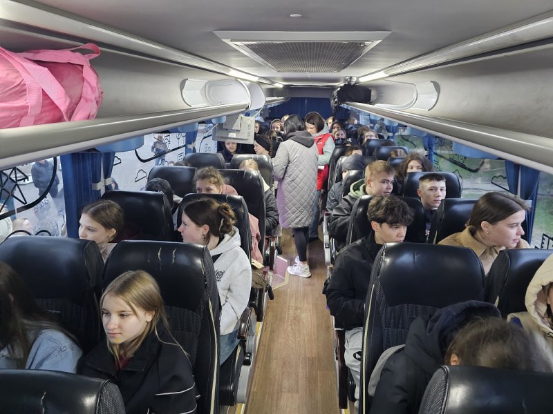 Школьники из курского приграничья отправились на отдых во Всероссийский детский центр «Орленок»