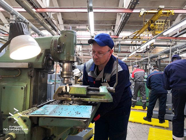 Курский фрезеровщик Сергей Сырцов приглашает коллег сразиться на станках