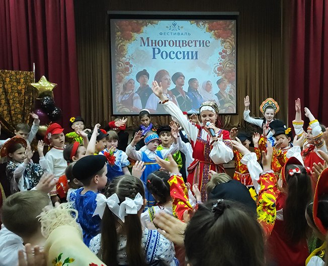 В Курской области проходит фестиваль «Многоцветие России»