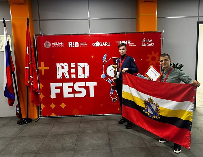 Курянин стал призером международного фестиваля по программированию