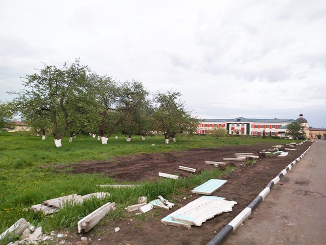 В Горшечном модернизируют  пришкольную территорию