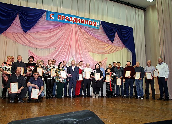 Честь и хвала труженикам земли